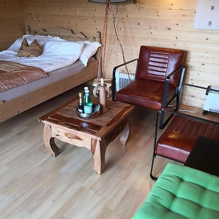 Optimierter 25Qm Holz Bungalow Mit Neuem Massivholzbett, Garten Mit Grillmoeglichkeit, Parkplatz, Radler Willkommen! Шарбойц Экстерьер фото