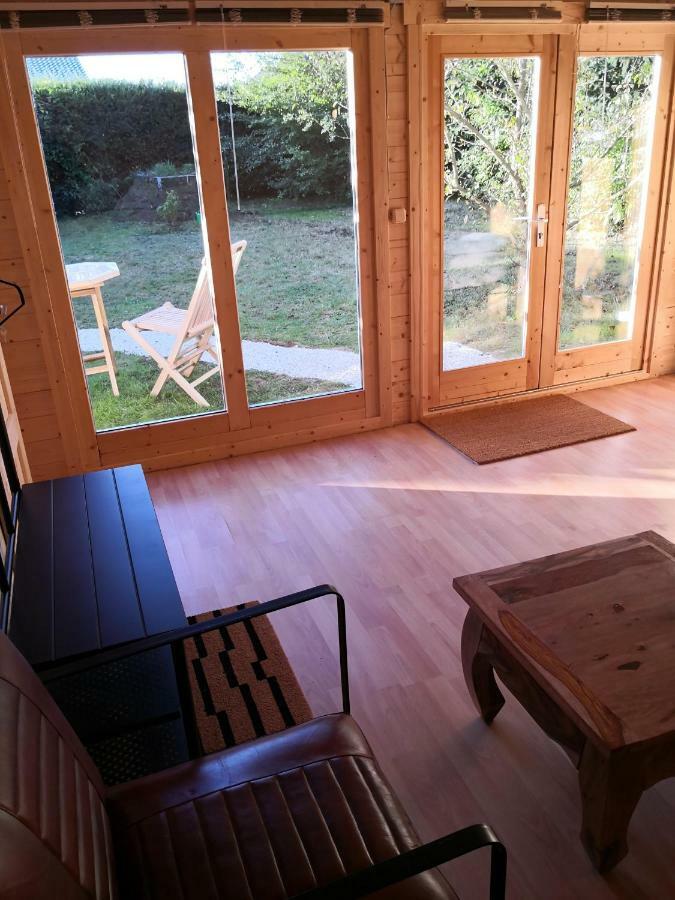 Optimierter 25Qm Holz Bungalow Mit Neuem Massivholzbett, Garten Mit Grillmoeglichkeit, Parkplatz, Radler Willkommen! Шарбойц Экстерьер фото