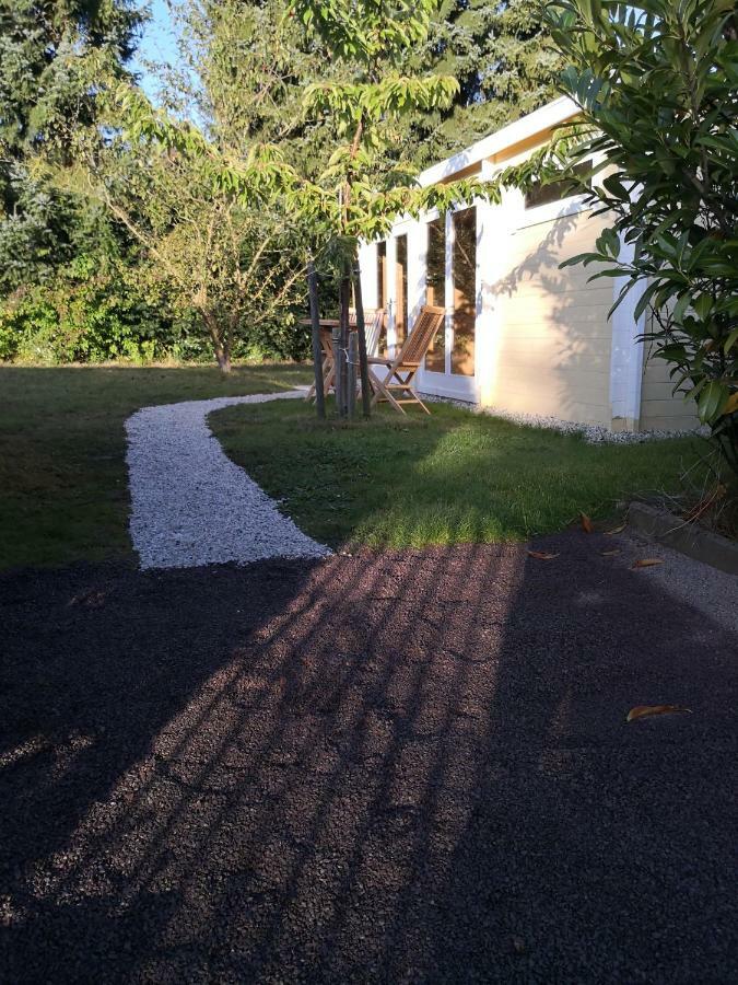 Optimierter 25Qm Holz Bungalow Mit Neuem Massivholzbett, Garten Mit Grillmoeglichkeit, Parkplatz, Radler Willkommen! Шарбойц Экстерьер фото